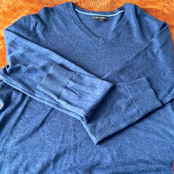 3 Men’s sweaters size Large. Two Banana Republic, one J.Crew. - Picture 3 of 4